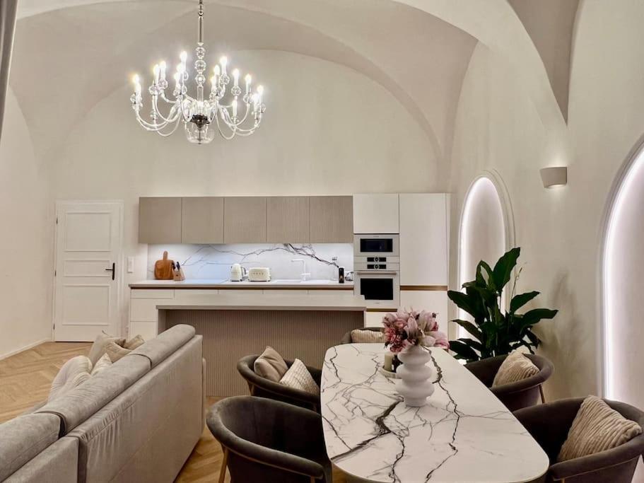 Arch Iv. Appartement Praag Buitenkant foto